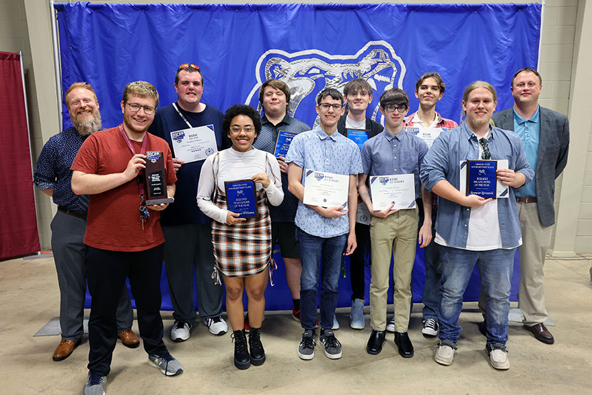 Awards presented to Grizzly eSports team members at Grizzly Sports Banquet